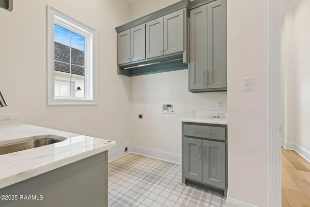 $999,999 | 208 Crossbill Drive, Lafayette, LA 70508