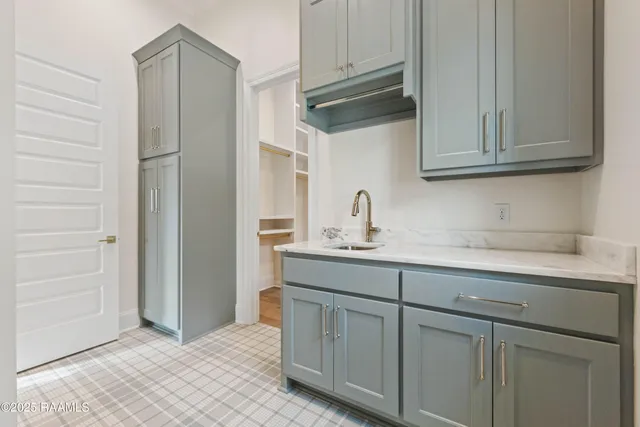 $999,999 | 208 Crossbill Drive, Lafayette, LA 70508