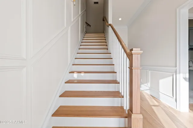 $999,999 | 208 Crossbill Drive, Lafayette, LA 70508