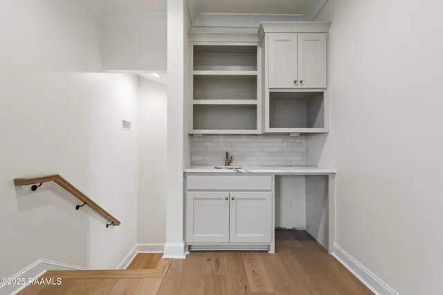 $999,999 | 208 Crossbill Drive, Lafayette, LA 70508