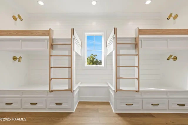 $999,999 | 208 Crossbill Drive, Lafayette, LA 70508