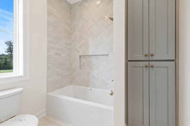 $999,999 | 208 Crossbill Drive, Lafayette, LA 70508