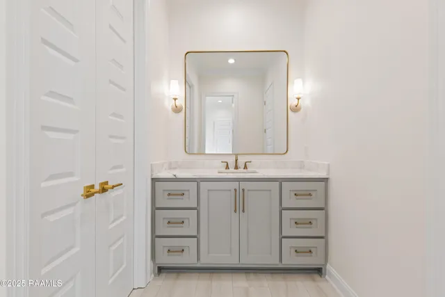 $999,999 | 208 Crossbill Drive, Lafayette, LA 70508