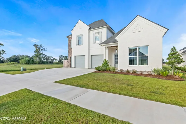$999,999 | 208 Crossbill Drive, Lafayette, LA 70508