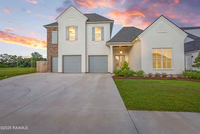 $999,999 | 208 Crossbill Drive, Lafayette, LA 70508