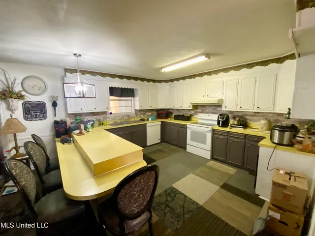 $187,000 | 557 West McPherson Drive, Monticello, MS 39654