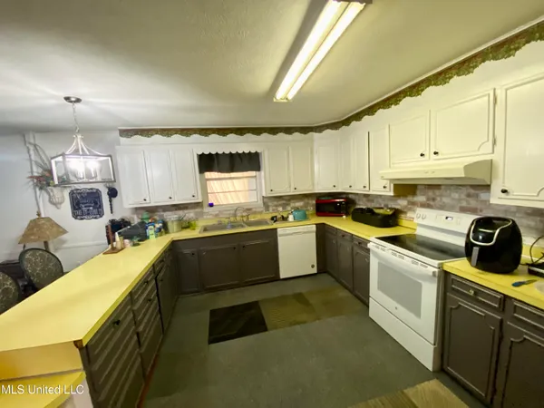 $187,000 | 557 West McPherson Drive, Monticello, MS 39654
