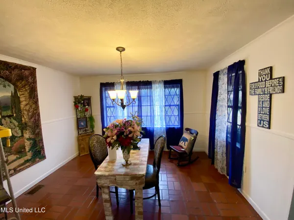 $187,000 | 557 West McPherson Drive, Monticello, MS 39654