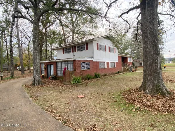 $187,000 | 557 West McPherson Drive, Monticello, MS 39654