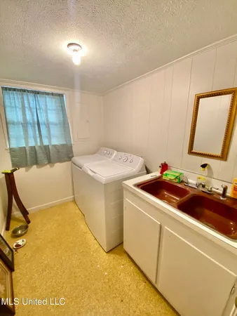 $187,000 | 557 West McPherson Drive, Monticello, MS 39654