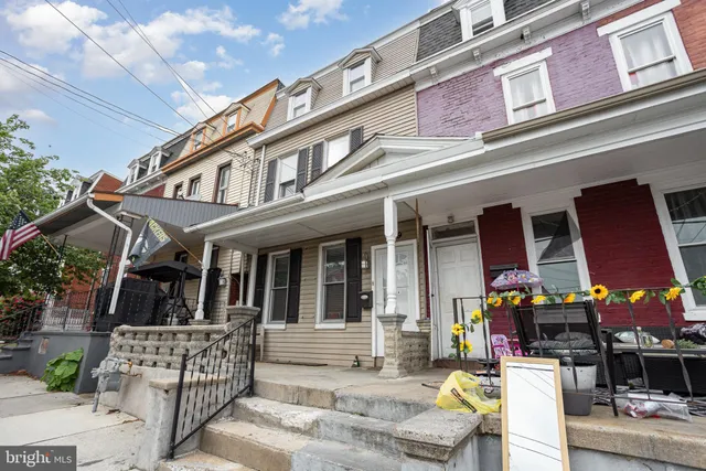 a view of a building with sitting area