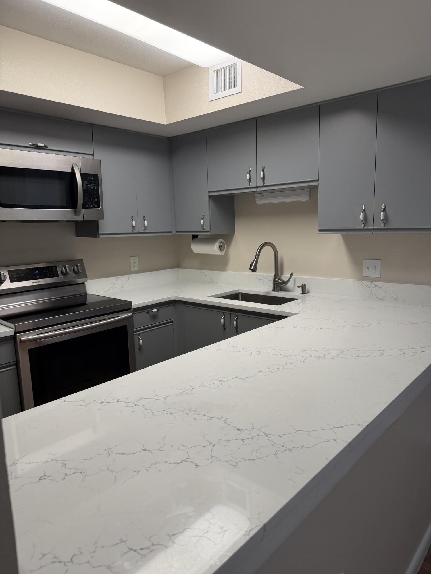 46 Via Marco, Unit B4 Marco Island, FL 34145 - Photo 9 of 19 IMG_2578