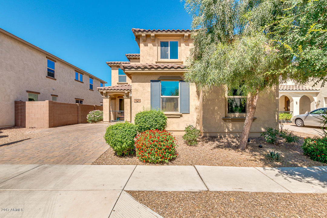 1672 South Roles Drive Gilbert, AZ 85295 - Photo 1 of 50 01-Roles