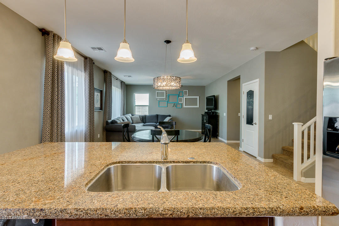 1672 South Roles Drive Gilbert, AZ 85295 - Photo 11 of 50 11-Roles