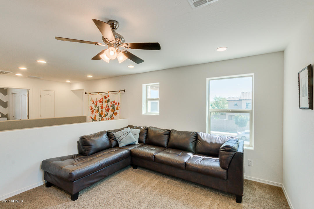 1672 South Roles Drive Gilbert, AZ 85295 - Photo 31 of 50 31-Roles