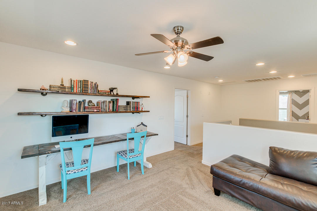 1672 South Roles Drive Gilbert, AZ 85295 - Photo 32 of 50 32-Roles