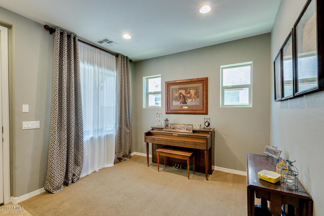 1672 South Roles Drive Gilbert, AZ 85295 - Photo 5 of 50 05-Roles