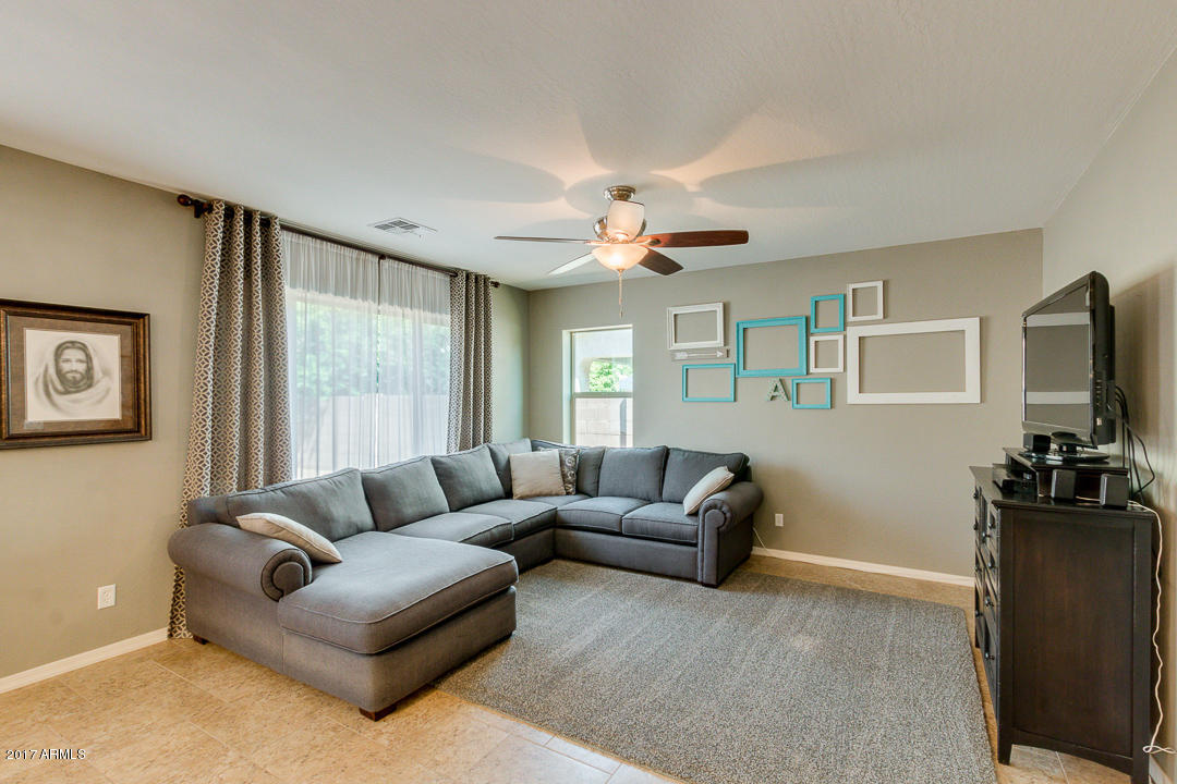 1672 South Roles Drive Gilbert, AZ 85295 - Photo 6 of 50 06-Roles
