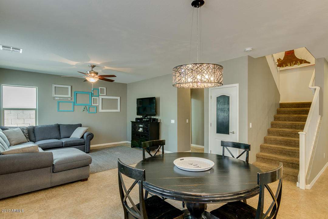 1672 South Roles Drive Gilbert, AZ 85295 - Photo 9 of 50 09-Roles