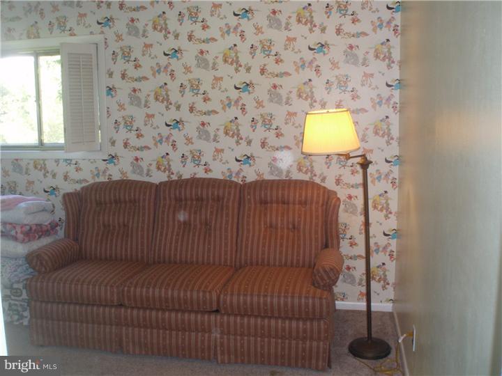 104 Valley Green Drive Aston, PA 19014 - Photo 12 of 20 a view of entryway