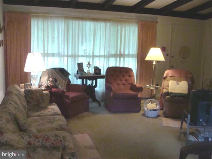 104 Valley Green Drive Aston, PA 19014 - Photo 5 of 20 a living room with furniture and a window