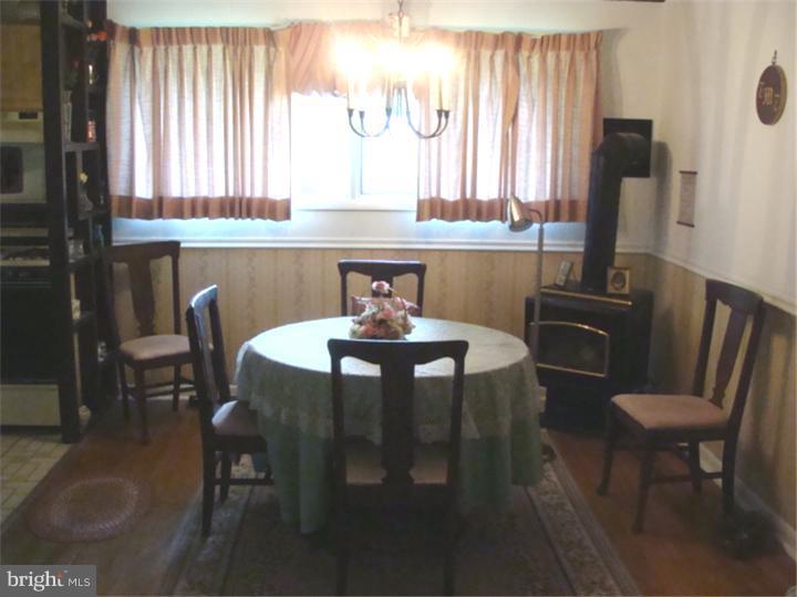 104 Valley Green Drive Aston, PA 19014 - Photo 7 of 20 a dining room with furniture and window