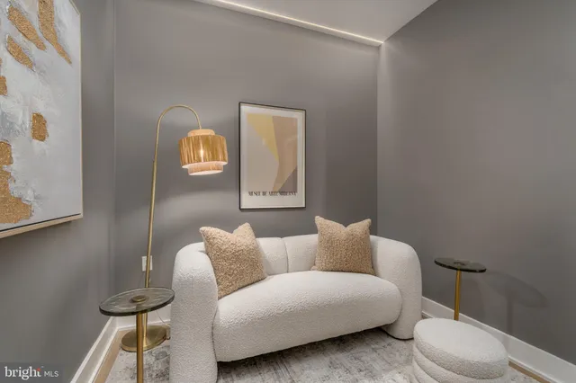 $575,000 | 737 Swann Avenue, Unit 406, Alexandria, VA 22301