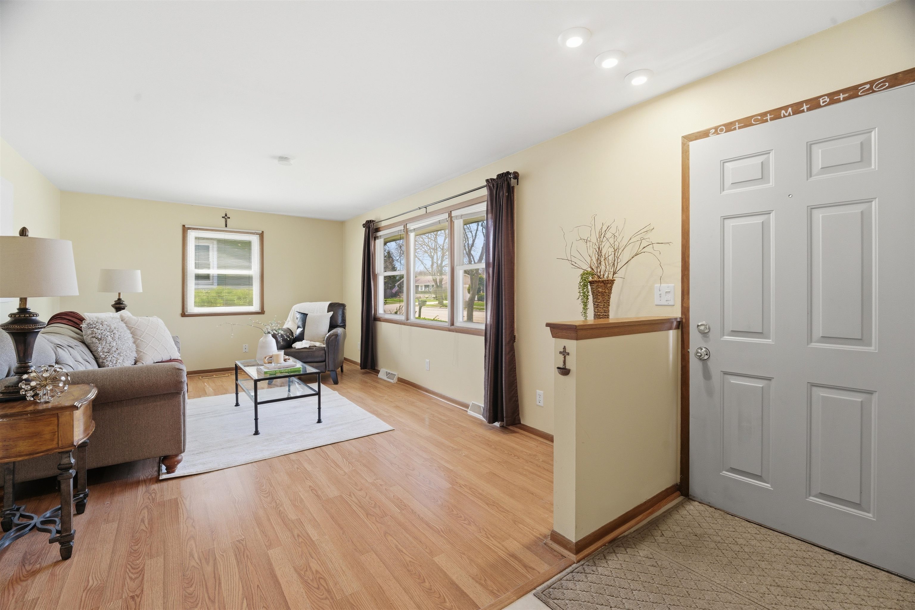 612 South Matthias Street Appleton, WI 54915 - Photo 2 of 26