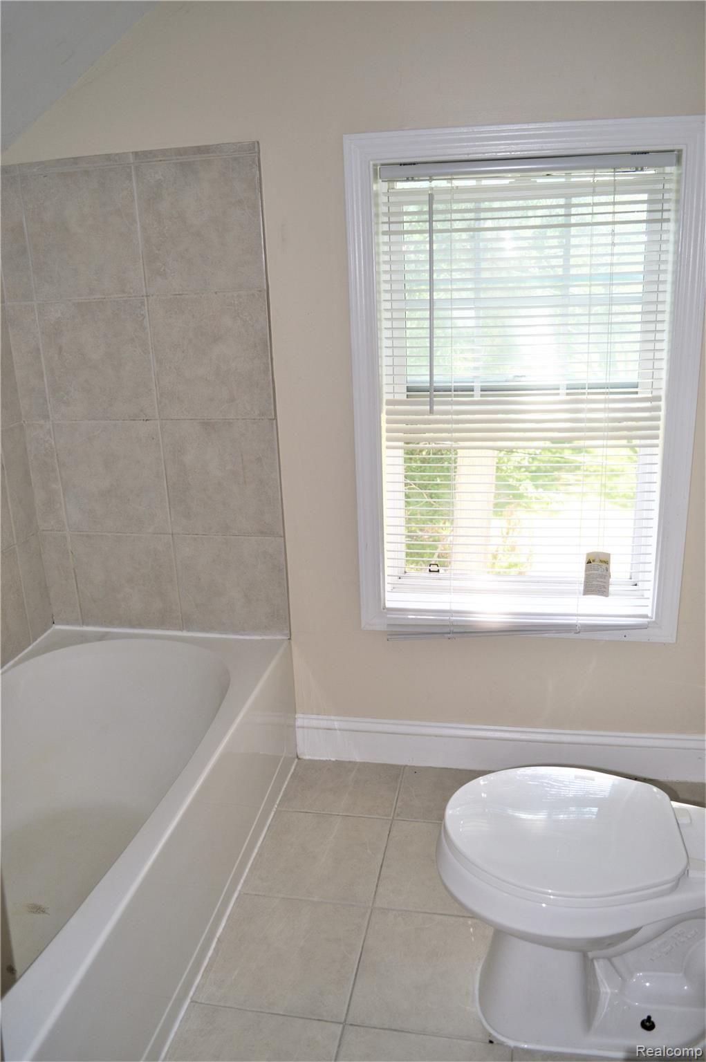 801 West Commerce Road Commerce Township, MI 48382 - Photo 13 of 22 DSC_0012.JPG