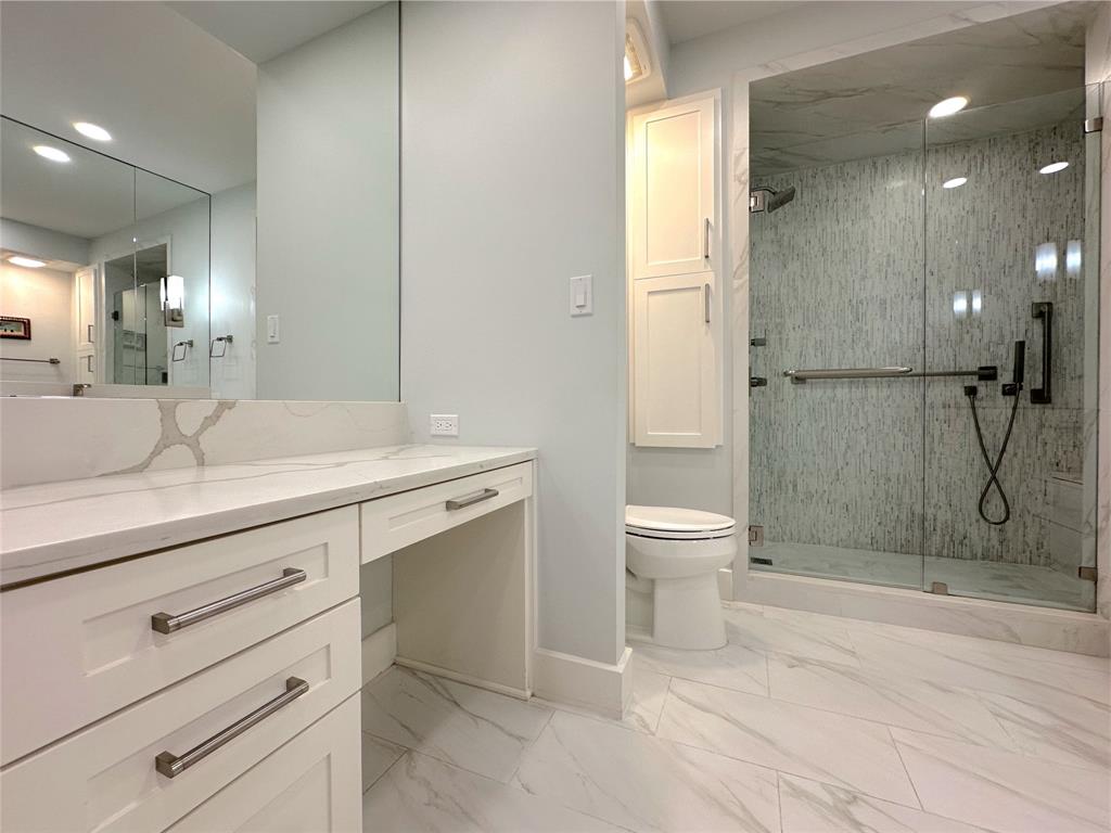 5200 Keller Springs Road, Unit 637 Dallas, TX 75248 - Photo 22 of 37 a bathroom with a shower sink vanity and toilet