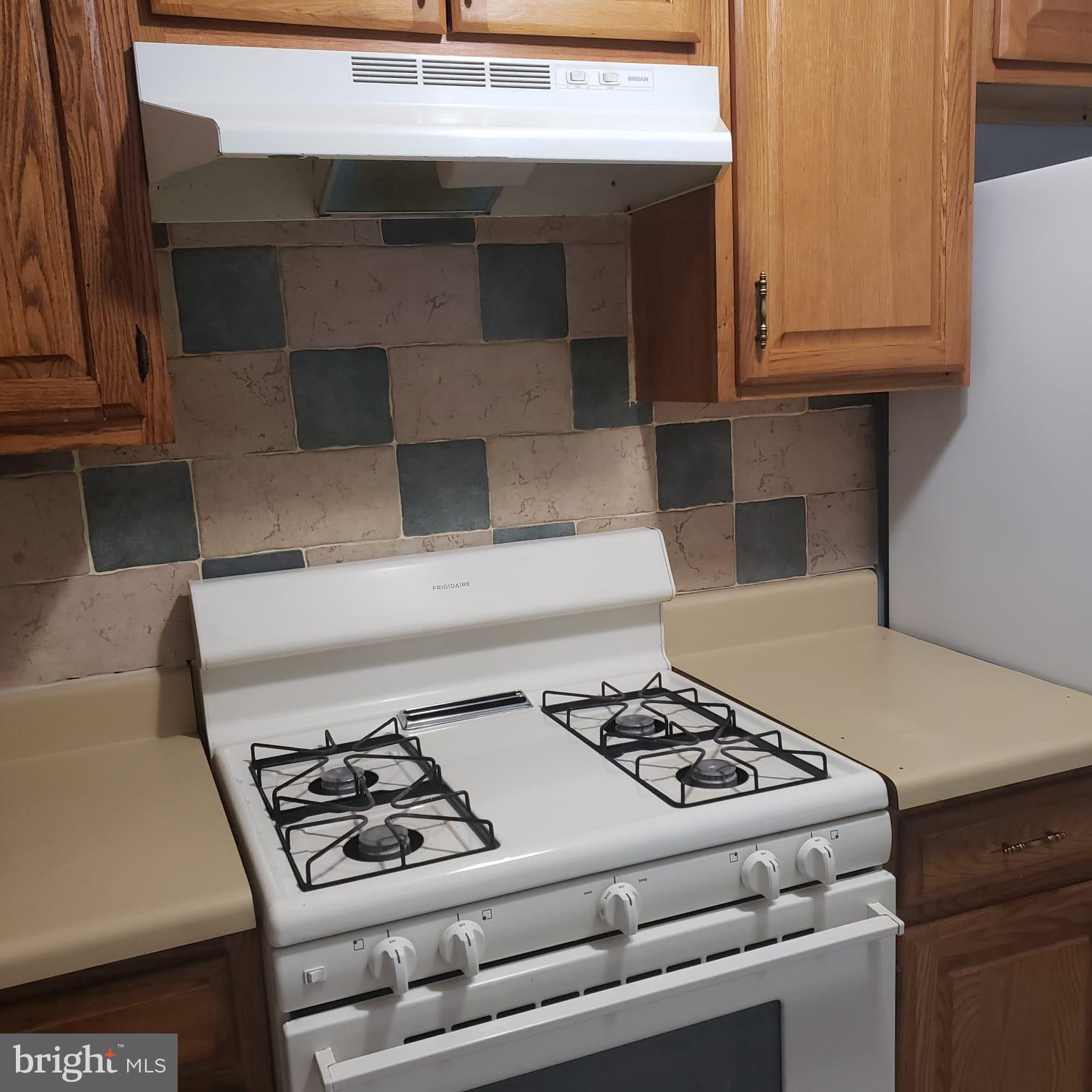 919 Perry Street Reading, PA 19604 - Photo 4 of 24