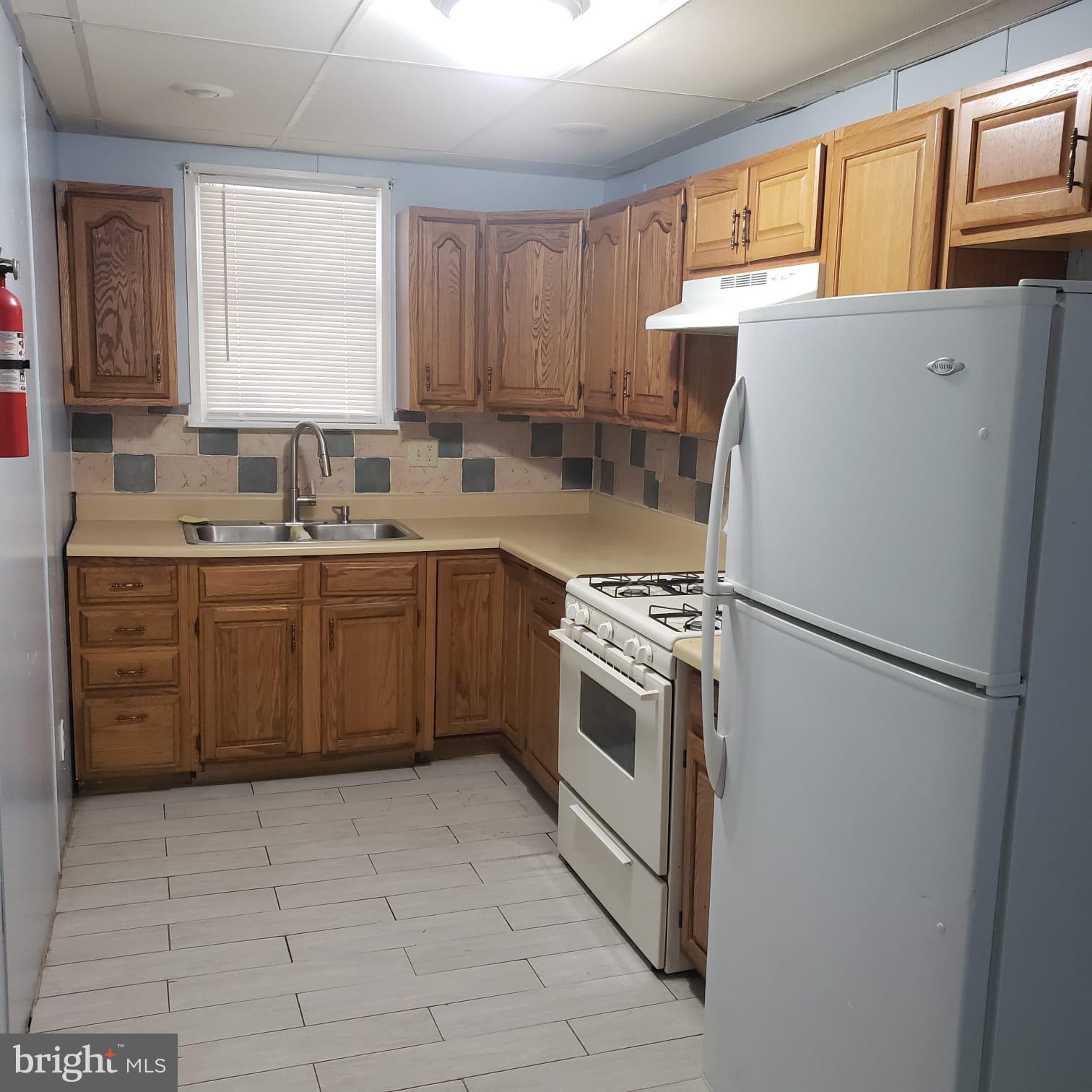919 Perry Street Reading, PA 19604 - Photo 5 of 24