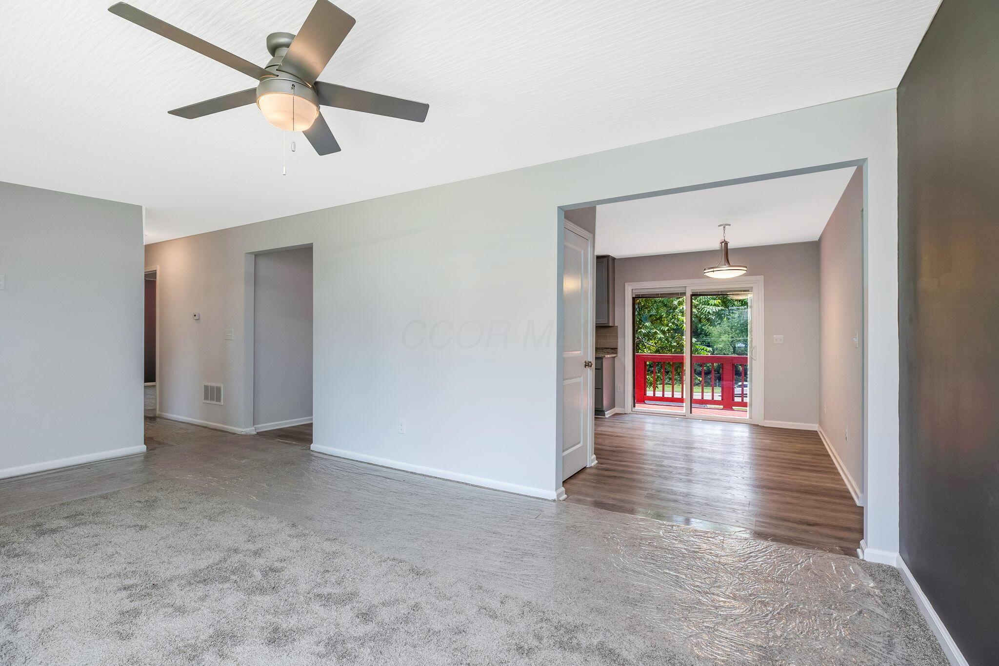 928 Rutter Avenue Lancaster, OH 43130 - Photo 12 of 87 Living Room
