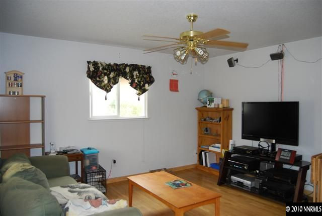 1105 Stewart Street Reno, NV 89502 - Photo 2 of 6 a living room with furniture and a flat screen tv