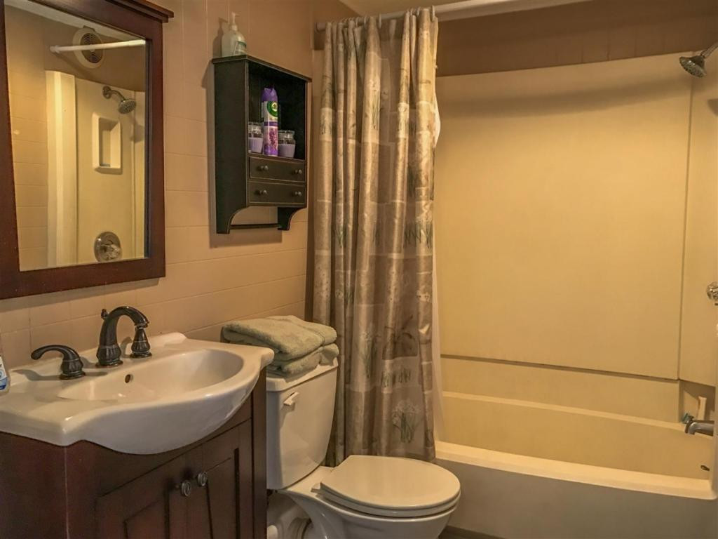 1821 Granby Road Kingsport, TN 37665 - Photo 12 of 26 Updated bath