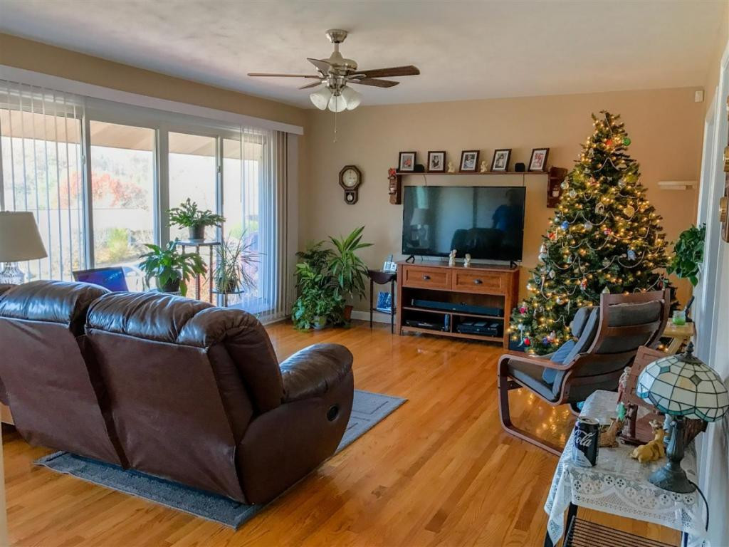 1821 Granby Road Kingsport, TN 37665 - Photo 2 of 26 Living room with hardwoods