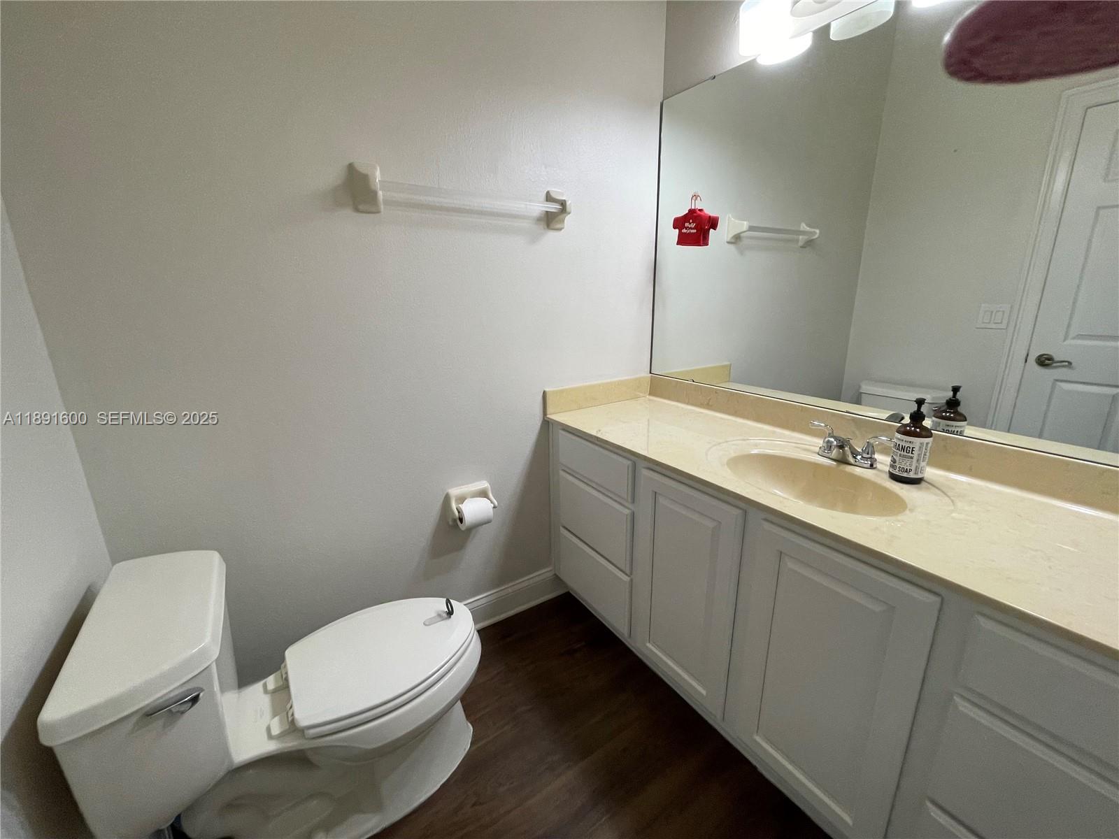6841 Dolce Way Orlando, FL 32819 - Photo 13 of 38 half bathroom