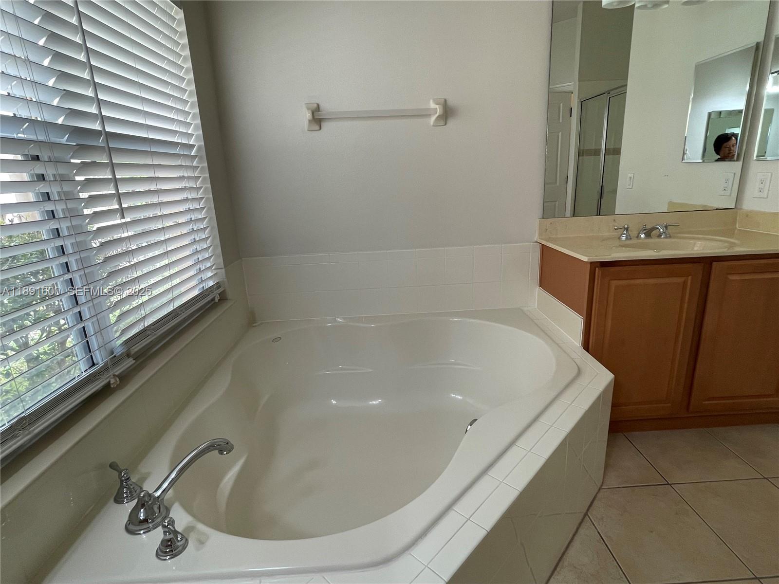 6841 Dolce Way Orlando, FL 32819 - Photo 17 of 38 master bath