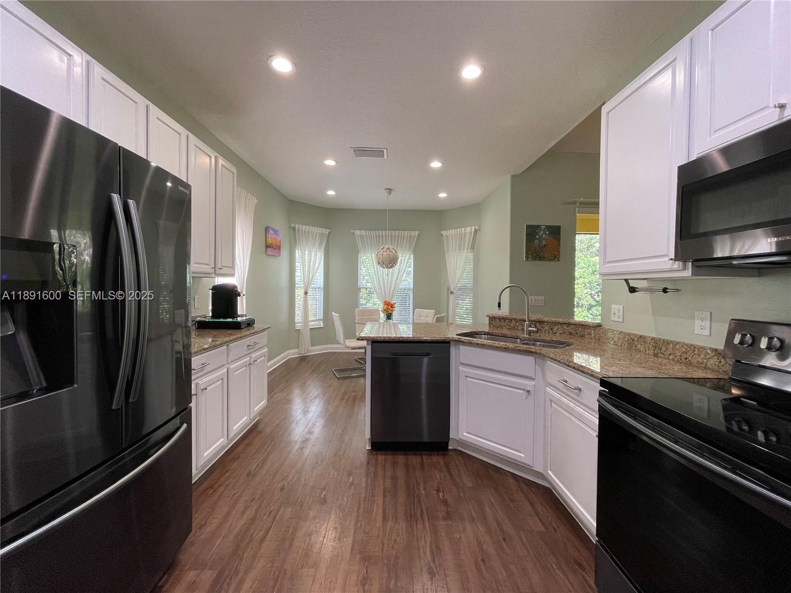 6841 Dolce Way Orlando, FL 32819 - Photo 6 of 38