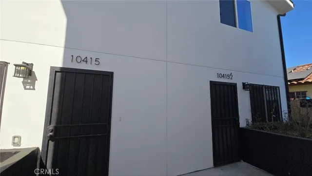 a view of walk in closet