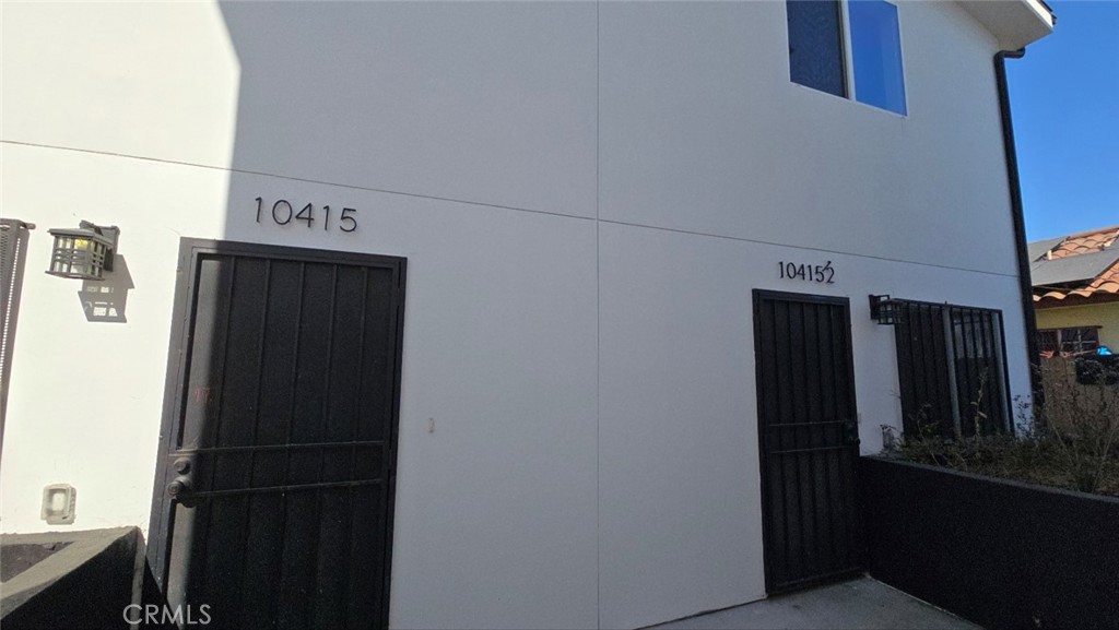 10415 South Avalon Boulevard Los Angeles, CA 90003 - Photo 2 of 40 a view of walk in closet