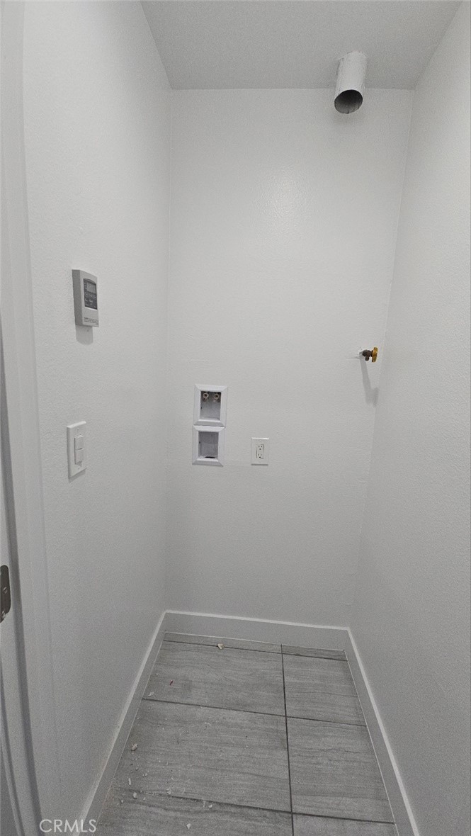 10415 South Avalon Boulevard Los Angeles, CA 90003 - Photo 22 of 40 a view of a small space