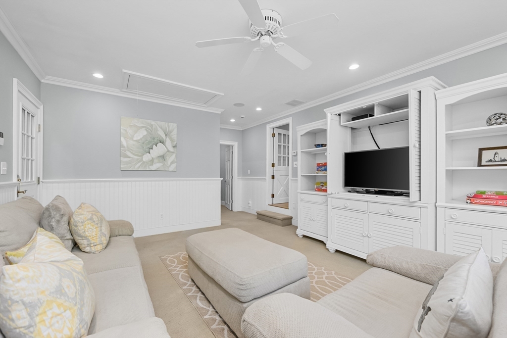 77 Robbins Street Barnstable, MA 02655 - Photo 12 of 41