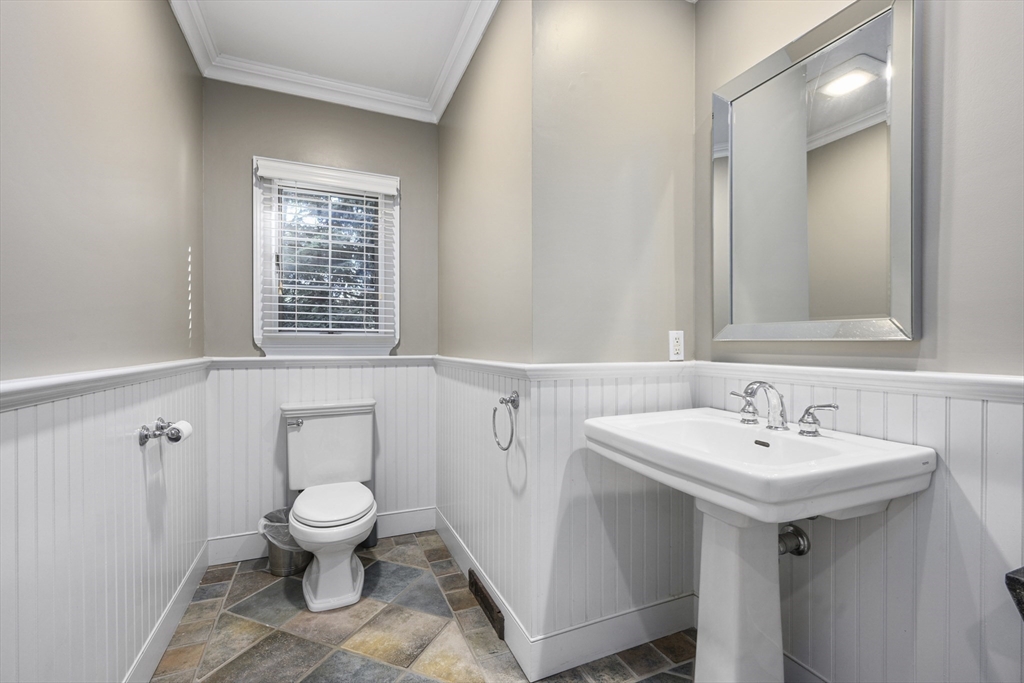 77 Robbins Street Barnstable, MA 02655 - Photo 13 of 41