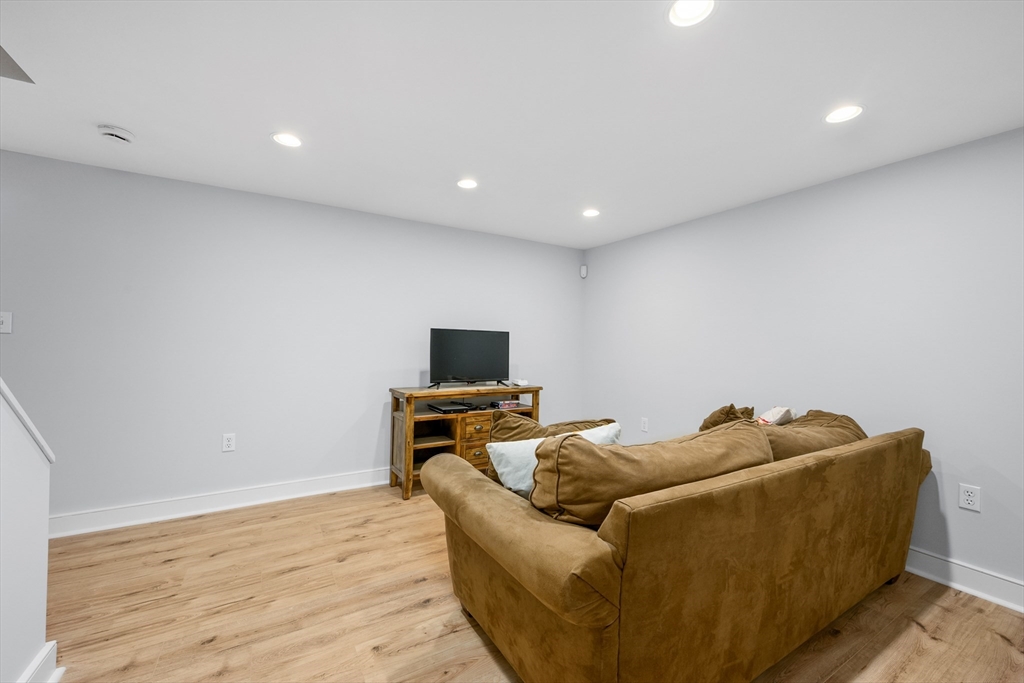 77 Robbins Street Barnstable, MA 02655 - Photo 26 of 41