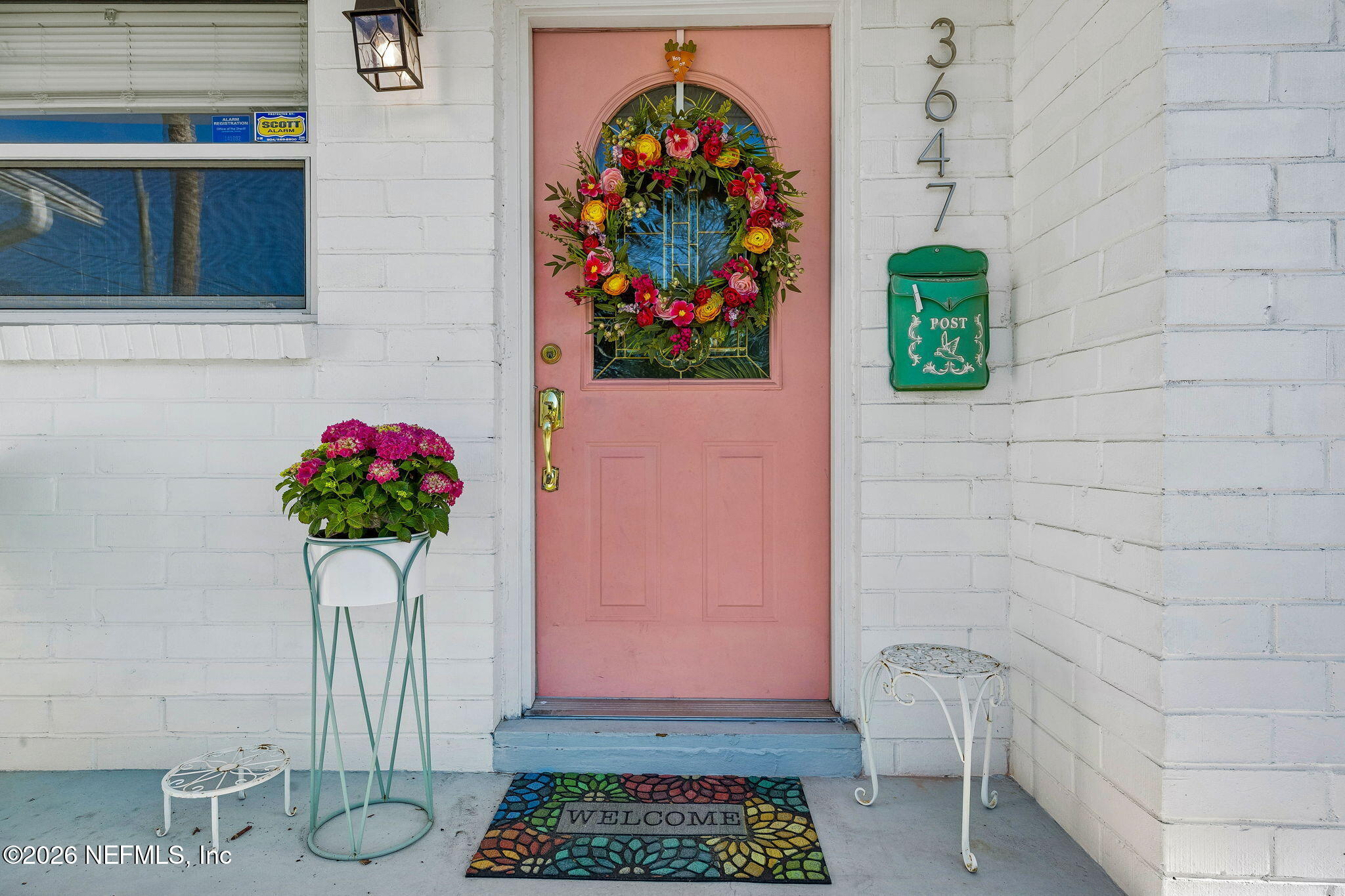 3647 Coronado Road Jacksonville, FL 32217 - Photo 7 of 49 a vase of flowers sitting on a table