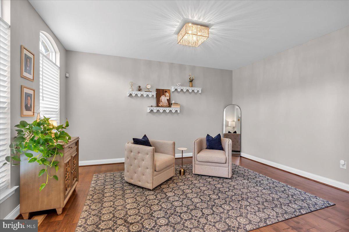 8 Elk Court Sewell, NJ 08080 - Photo 5 of 38 a living room with furniture and a potted plant
