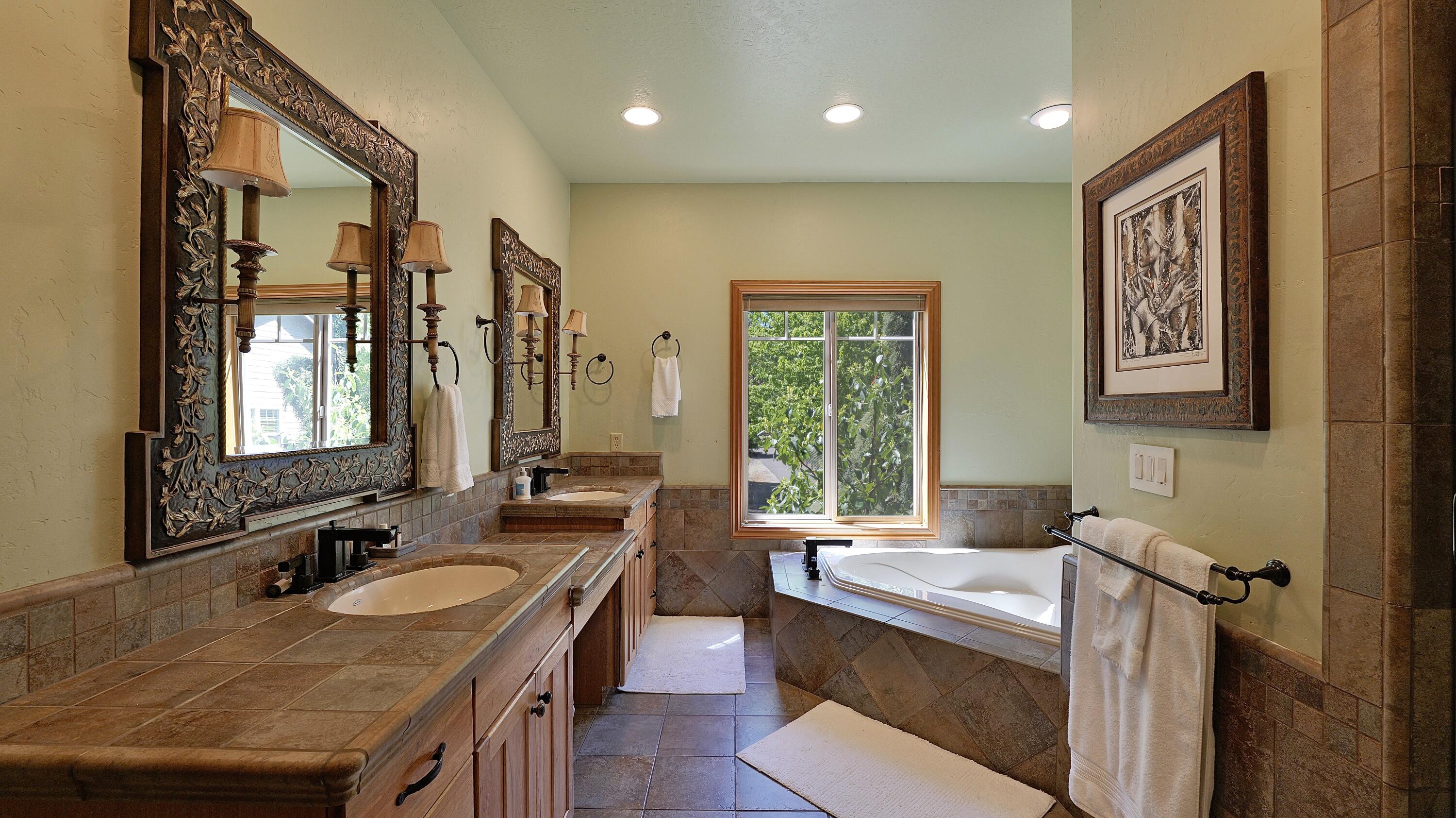 343 Rene Drive Shady Cove, OR 97539 - Photo 28 of 152 Primary Bath