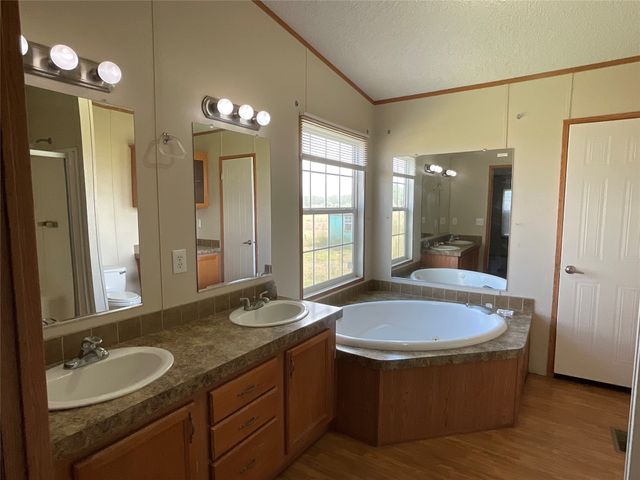 $475,000 | 383 County Road 233, Hallettsville, TX 77964