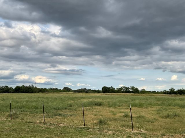 $475,000 | 383 County Road 233, Hallettsville, TX 77964